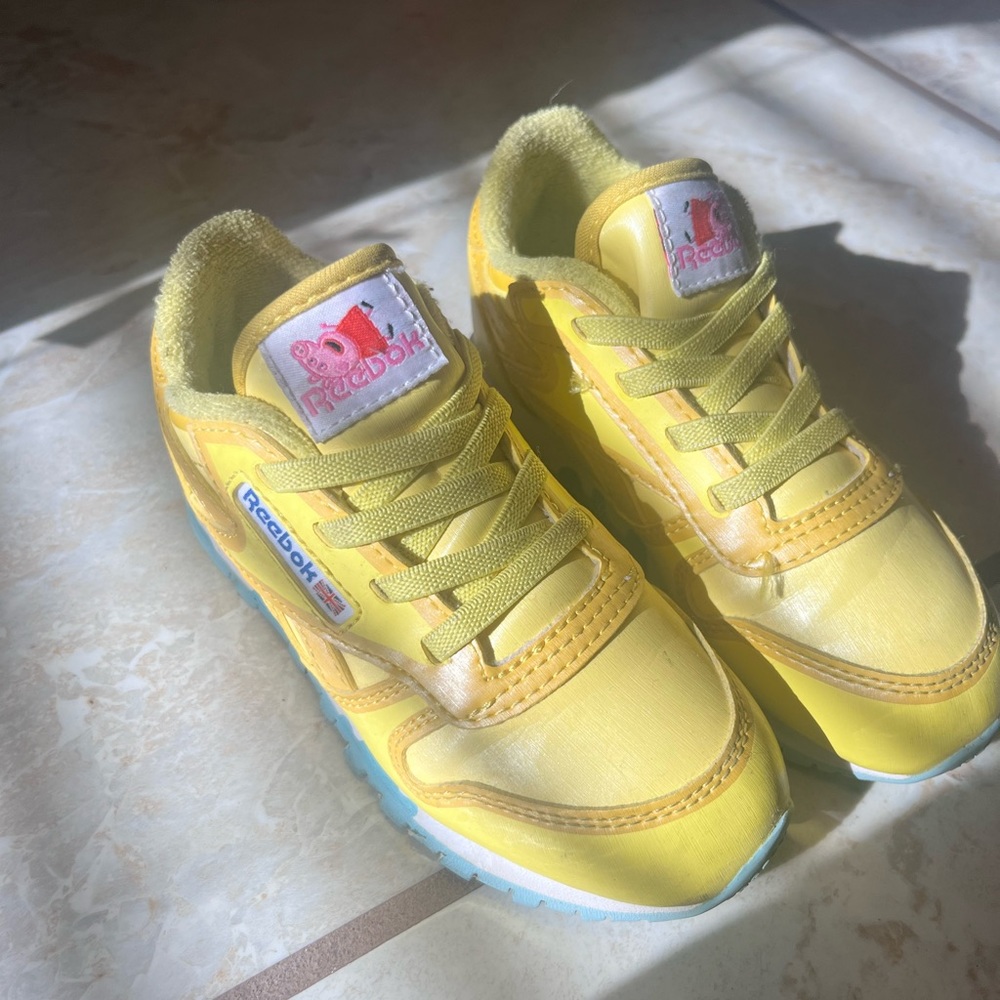 Reebok Girls running shoes yellow peppa pig edition